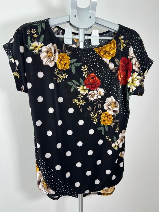 Suzy Shier Tops - ☆ 3 for $20 ☆ Vintage Suzy Shier Black Floral & Polka Dot Short Sleeve Tee